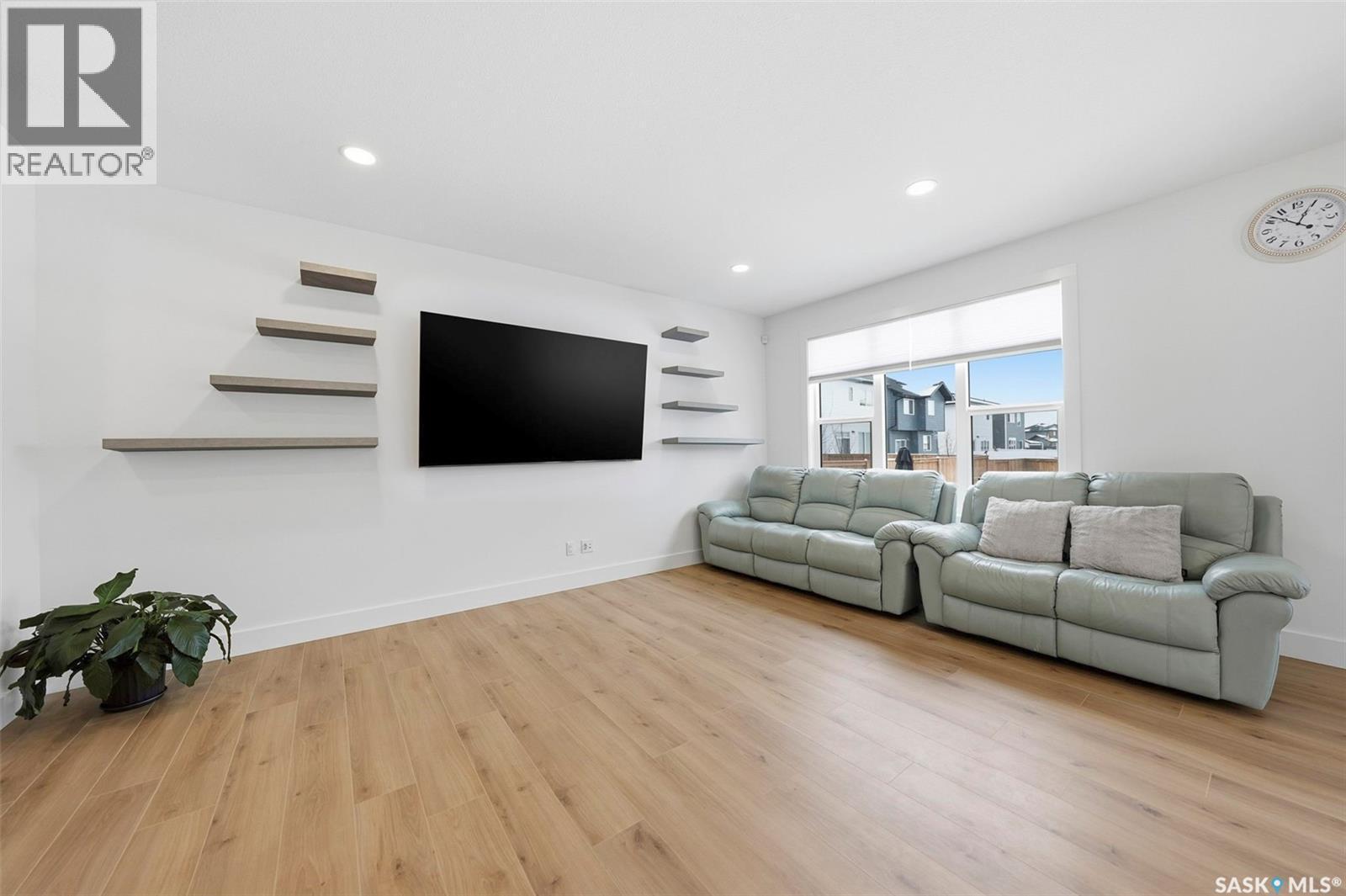 307 Keith Union, Saskatoon, SK - Indoor Photo Showing Living Room