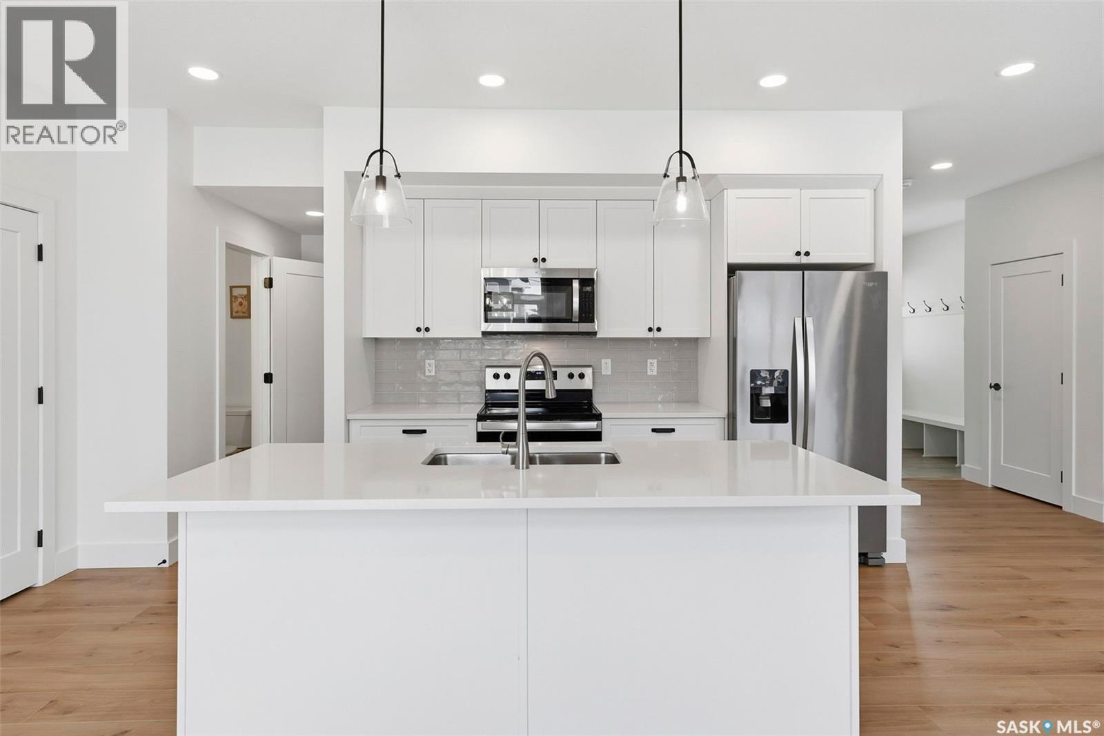 307 Keith Union, Saskatoon, SK - Indoor Photo Showing Kitchen With Stainless Steel Kitchen With Double Sink With Upgraded Kitchen