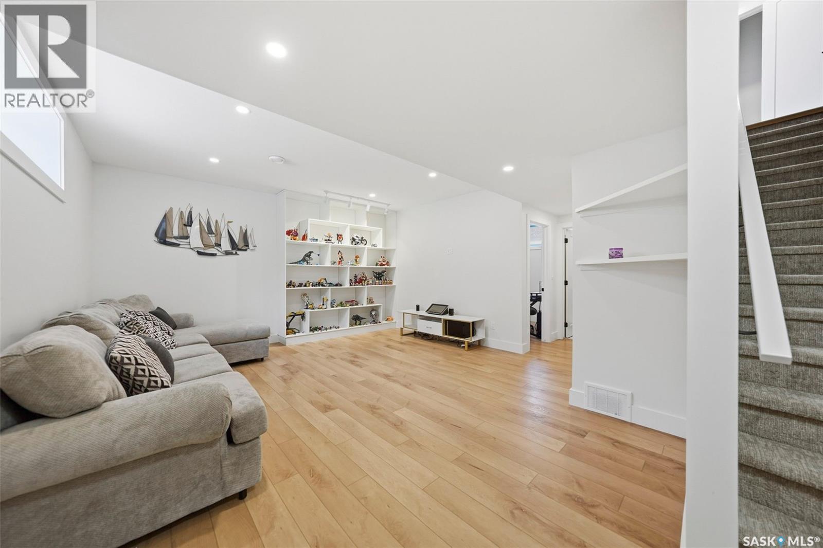 307 Keith Union, Saskatoon, SK - Indoor