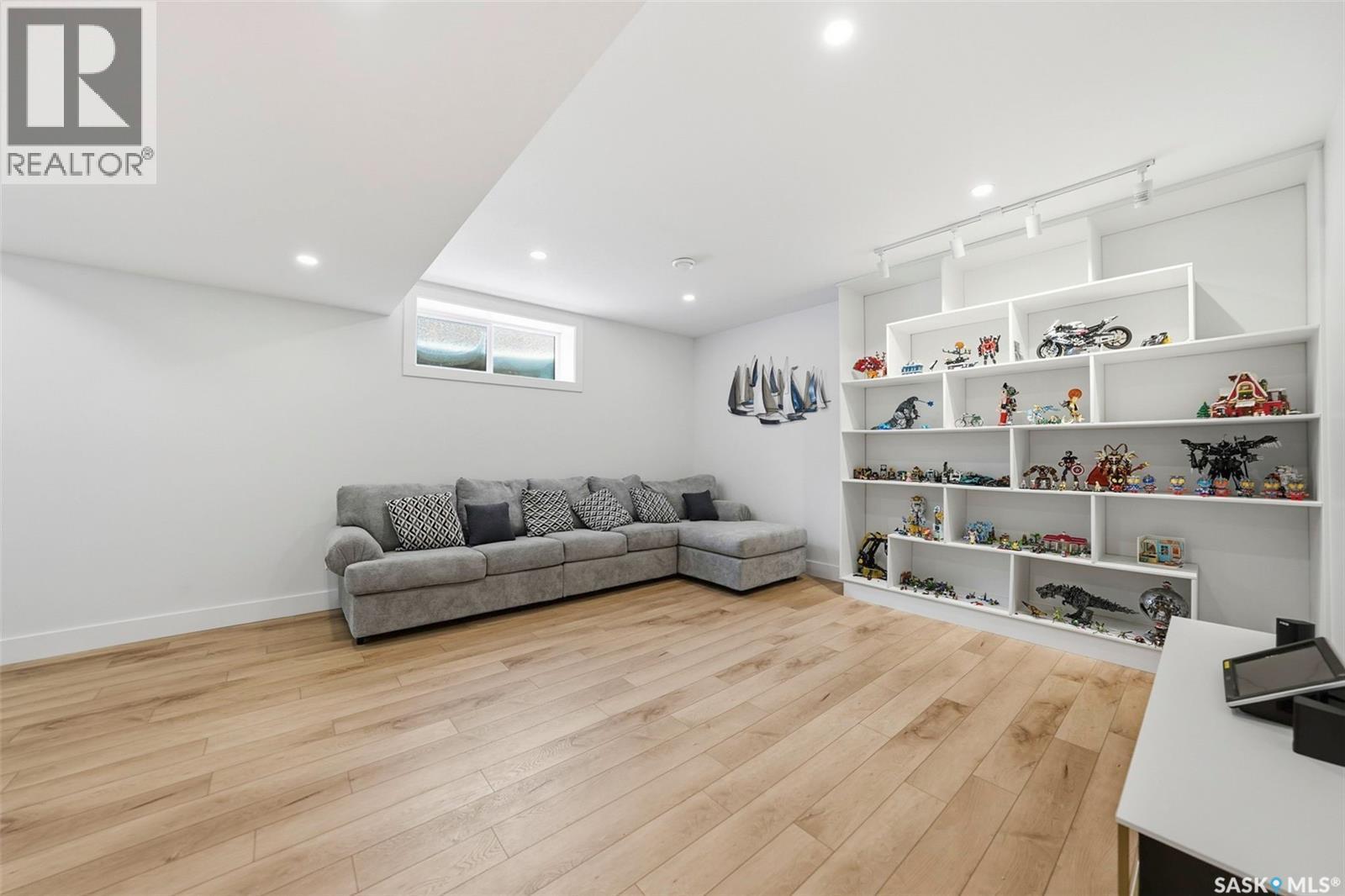 307 Keith Union, Saskatoon, SK - Indoor