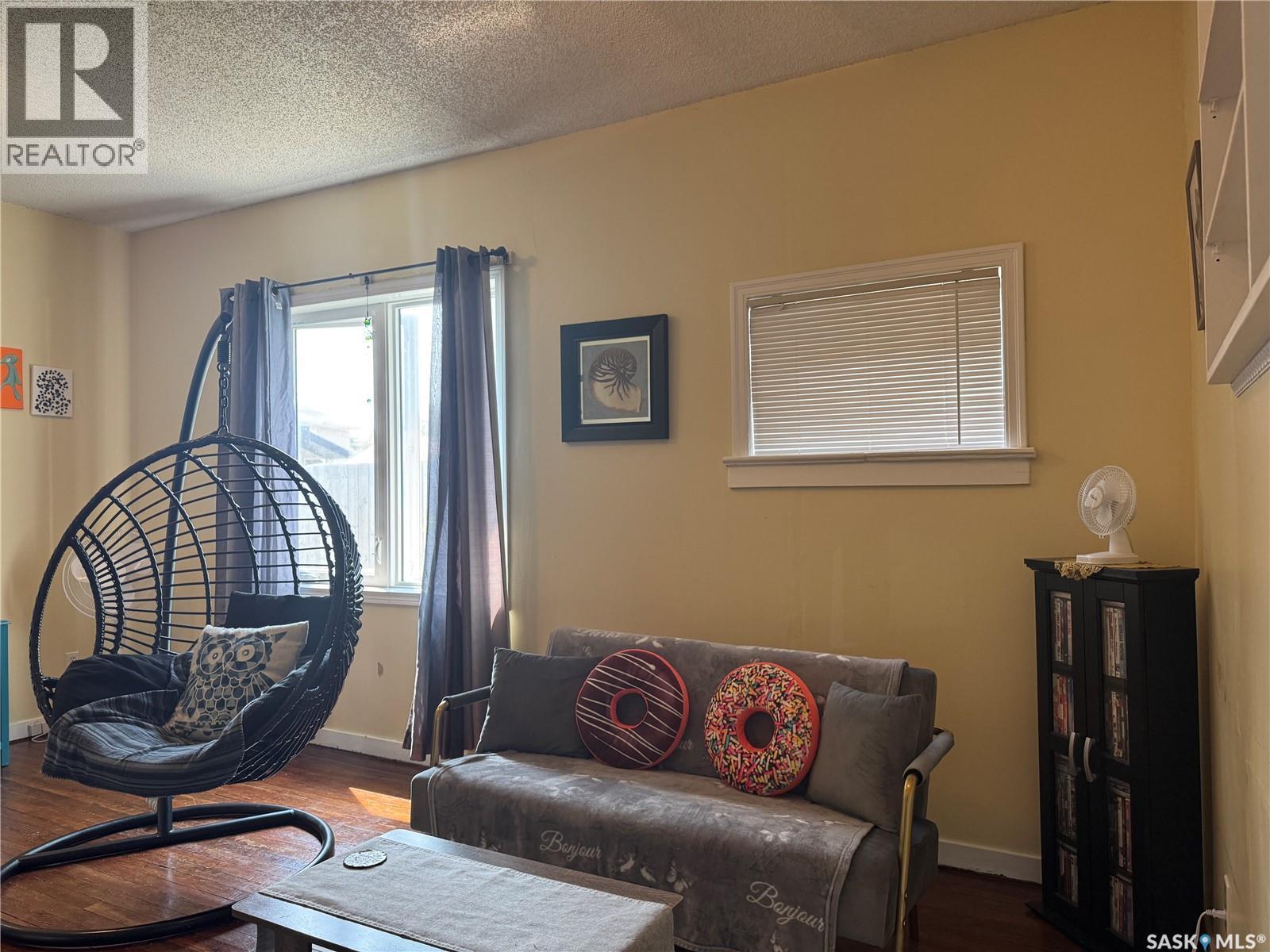 204 1St Street E, Wynyard, SK - Indoor