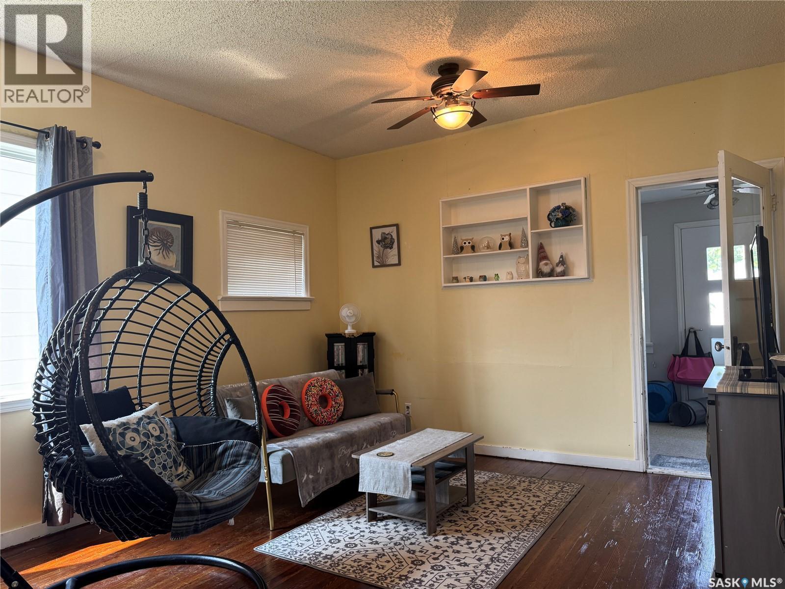 204 1St Street E, Wynyard, SK - Indoor