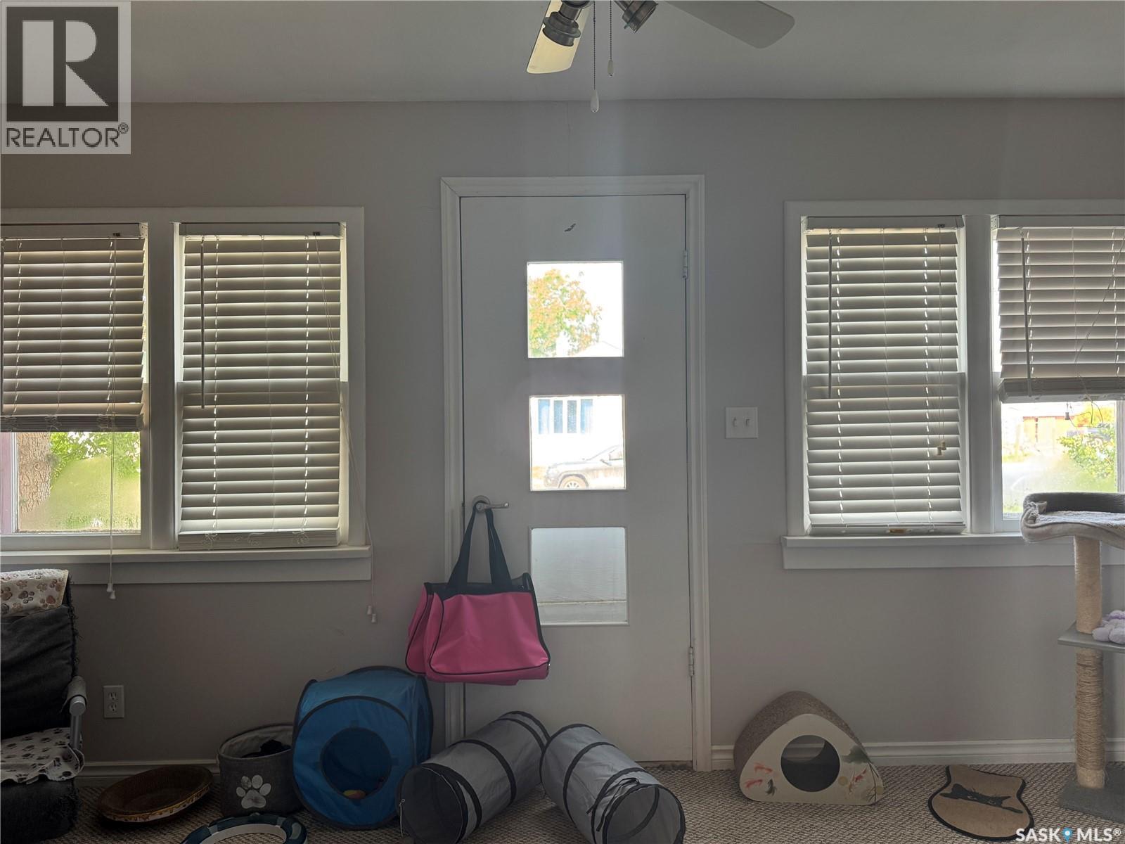 204 1St Street E, Wynyard, SK - Indoor