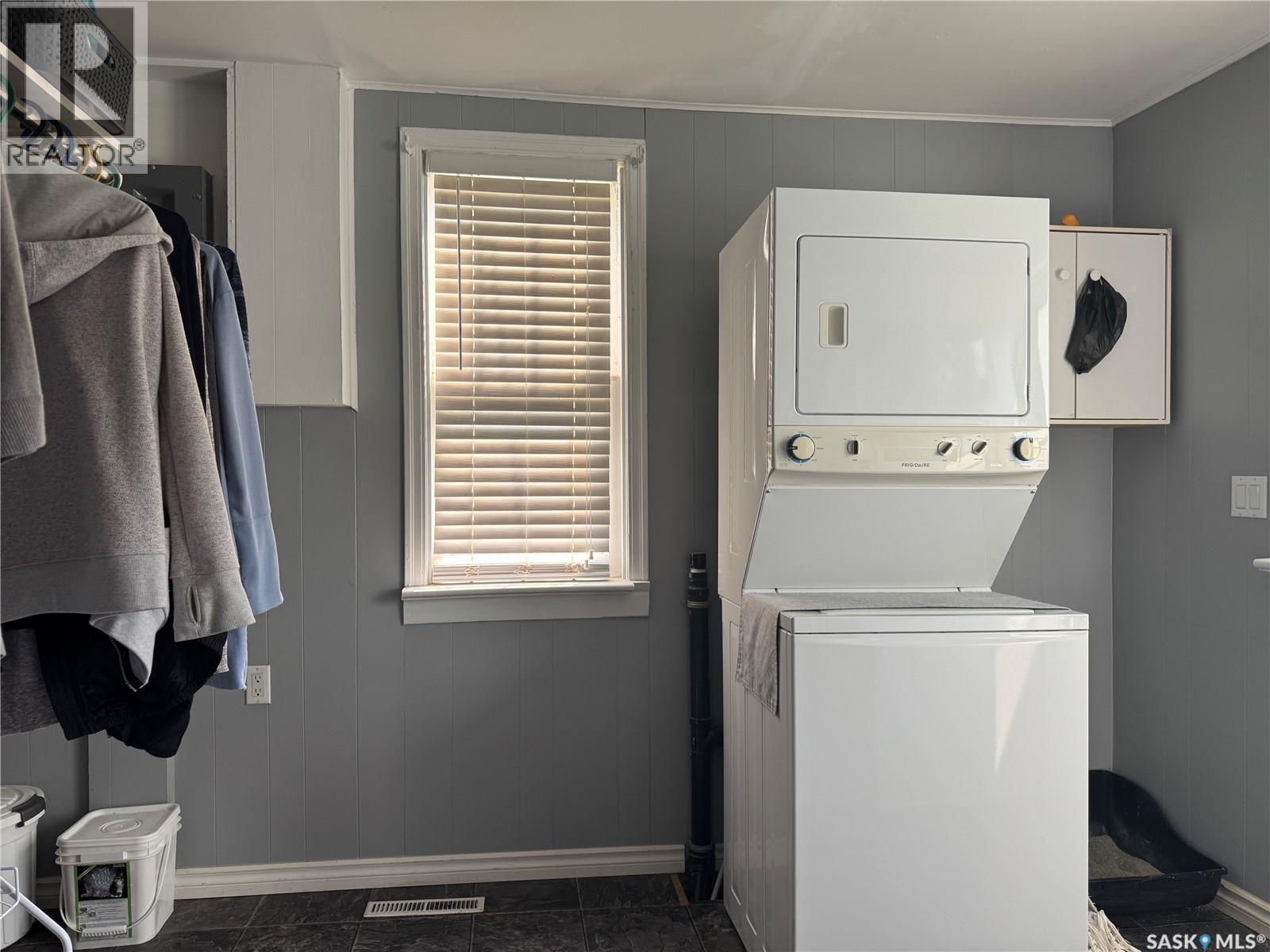 204 1St Street E, Wynyard, SK - Indoor Photo Showing Laundry Room