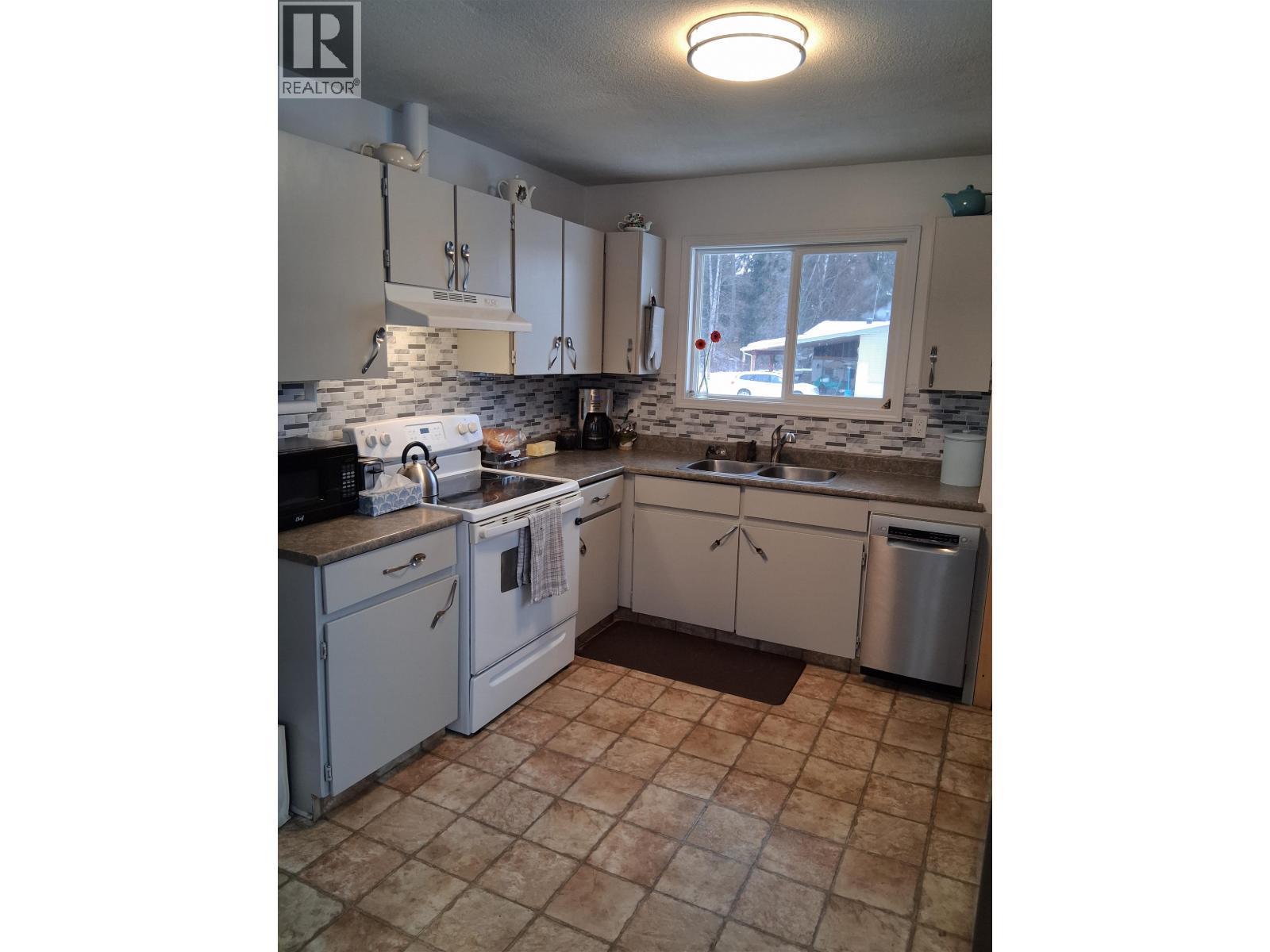 1441 Coalmine Road, Telkwa, BC - Indoor Photo Showing Kitchen With Double Sink