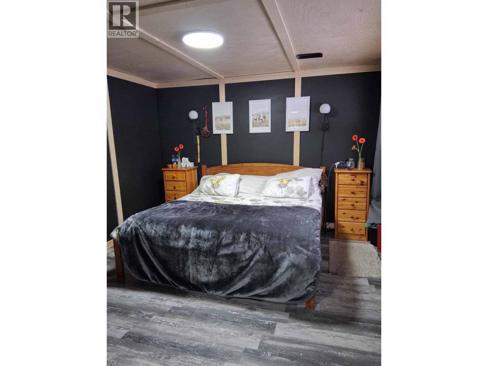 1441 Coalmine Road, Telkwa, BC - Indoor Photo Showing Bedroom
