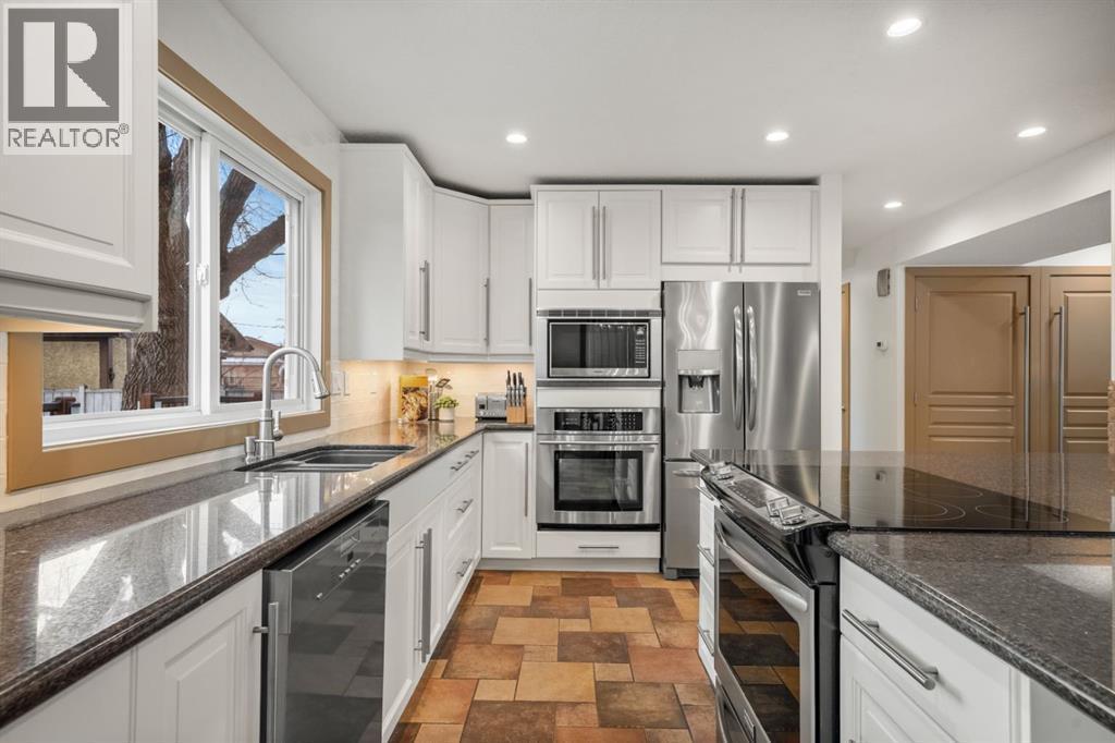 250 Lake Fraser Place Se, Calgary, AB - Indoor Photo Showing Kitchen With Upgraded Kitchen