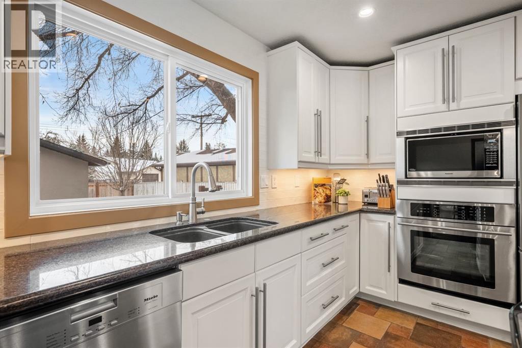 250 Lake Fraser Place Se, Calgary, AB - Indoor Photo Showing Kitchen With Double Sink With Upgraded Kitchen