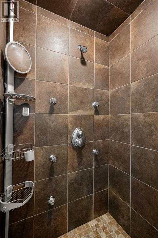 250 Lake Fraser Place Se, Calgary, AB - Indoor Photo Showing Bathroom