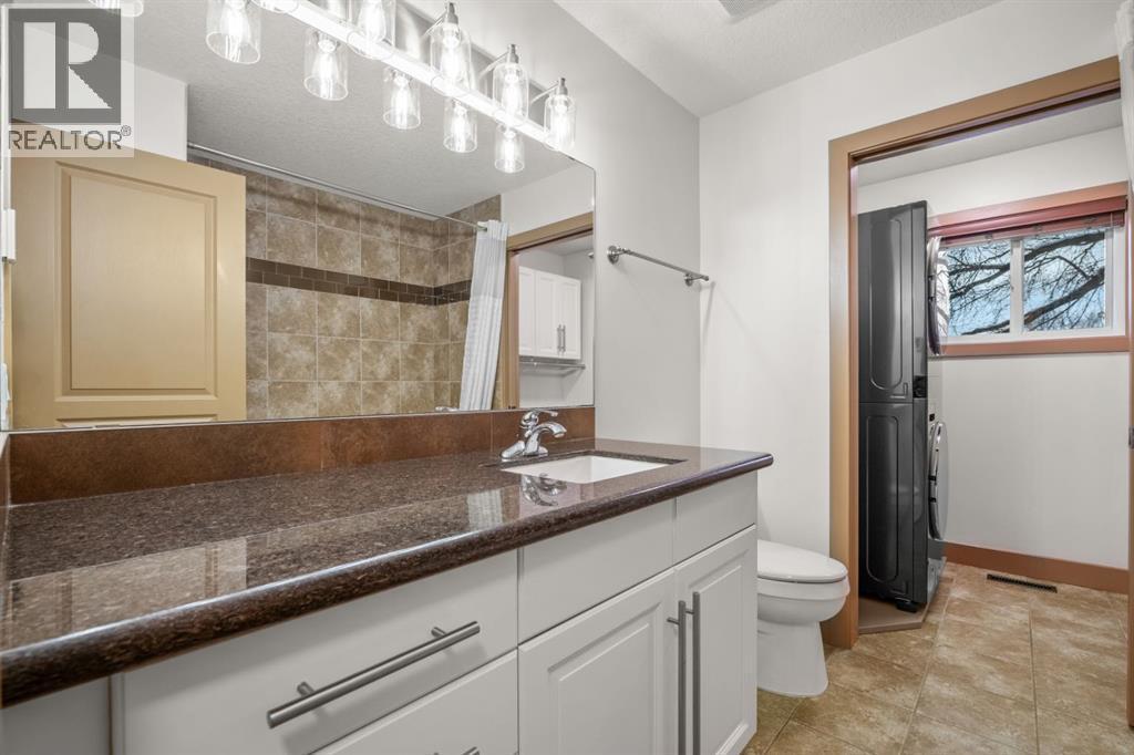 250 Lake Fraser Place Se, Calgary, AB - Indoor Photo Showing Bathroom