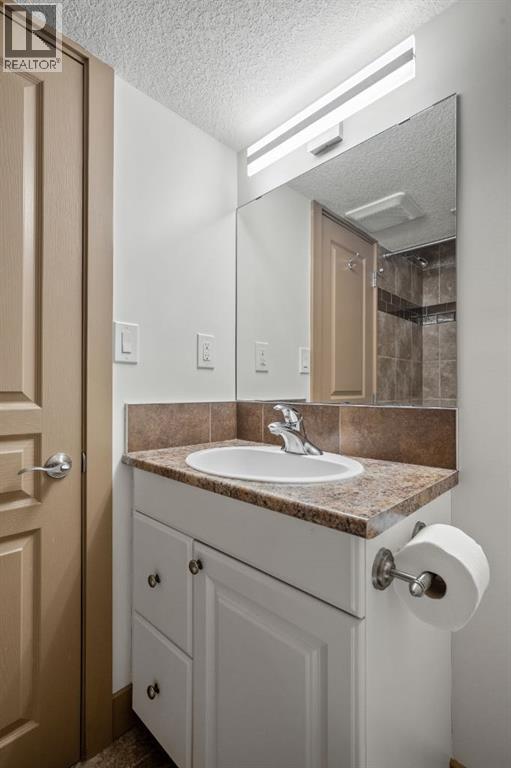 250 Lake Fraser Place Se, Calgary, AB - Indoor Photo Showing Bathroom