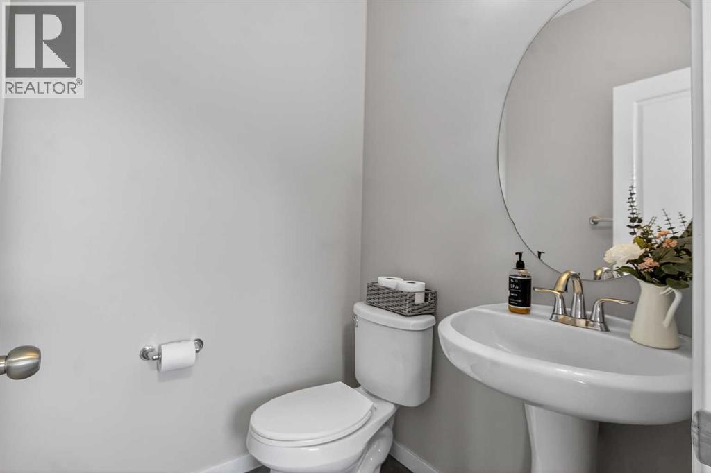 146 Marquis Common Se, Calgary, AB - Indoor Photo Showing Bathroom