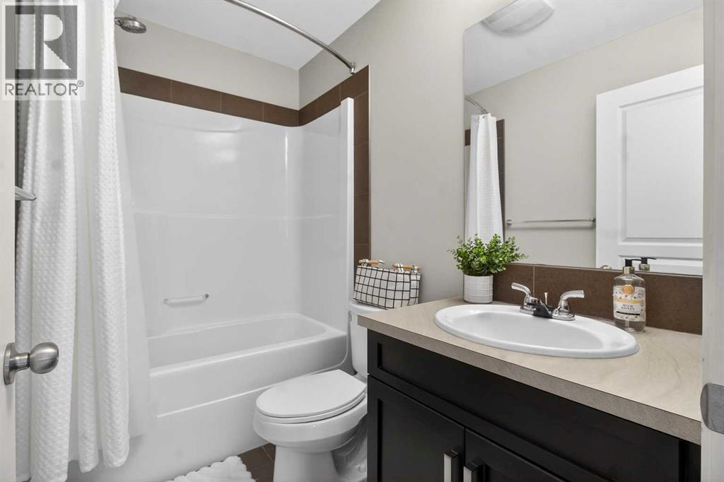 146 Marquis Common Se, Calgary, AB - Indoor Photo Showing Bathroom