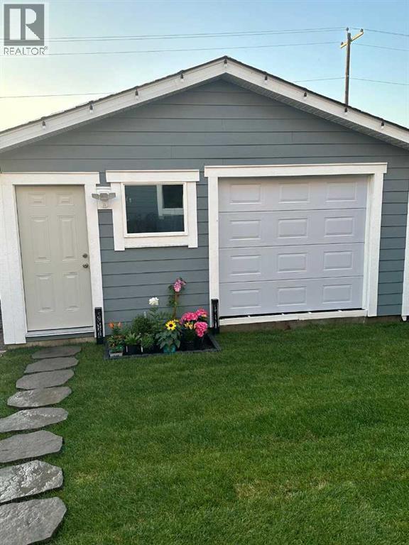 146 Marquis Common Se, Calgary, AB - Outdoor With Exterior