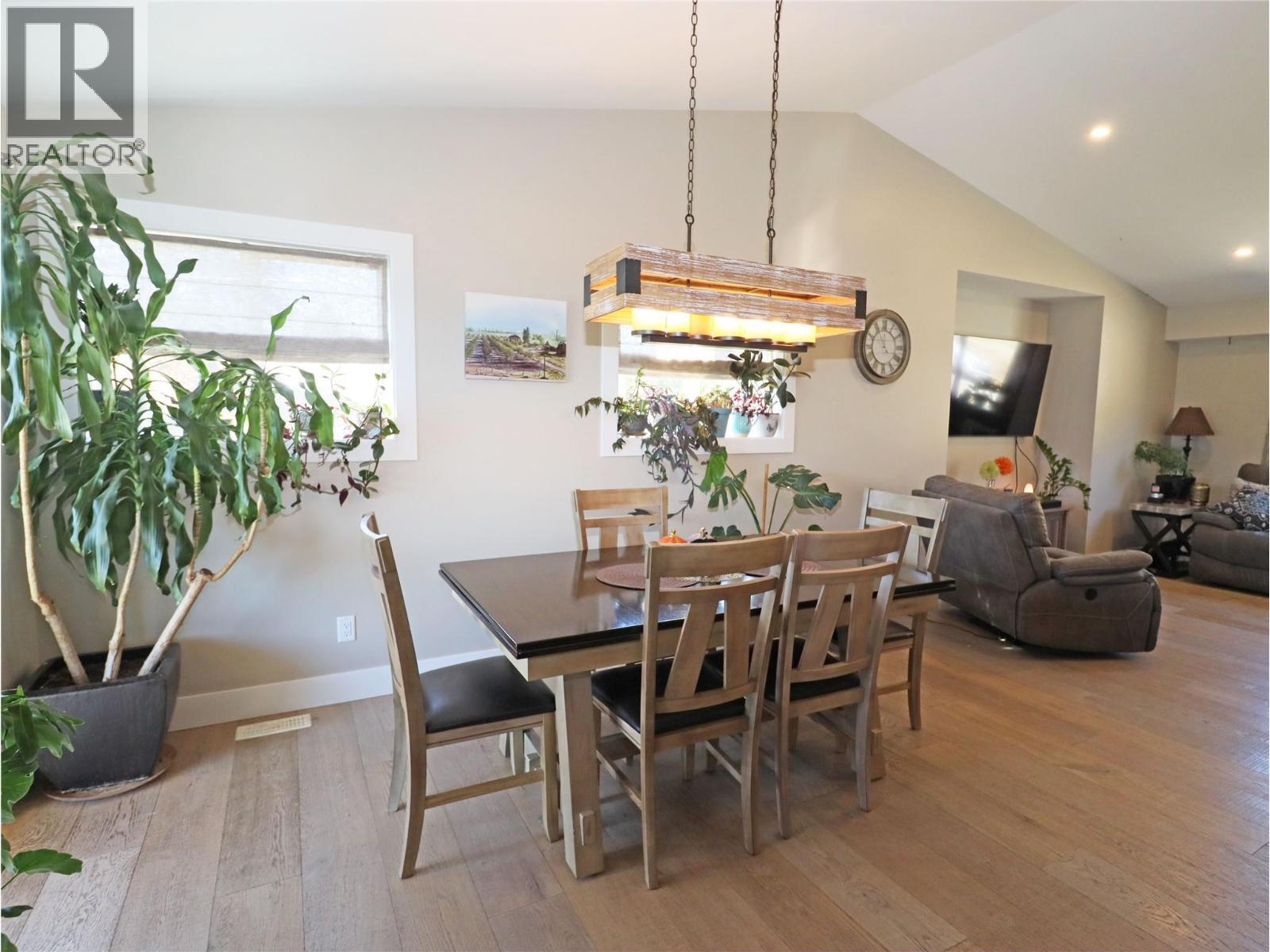 3600 Hall Frontage Road, Grand Forks, BC - Indoor Photo Showing Dining Room