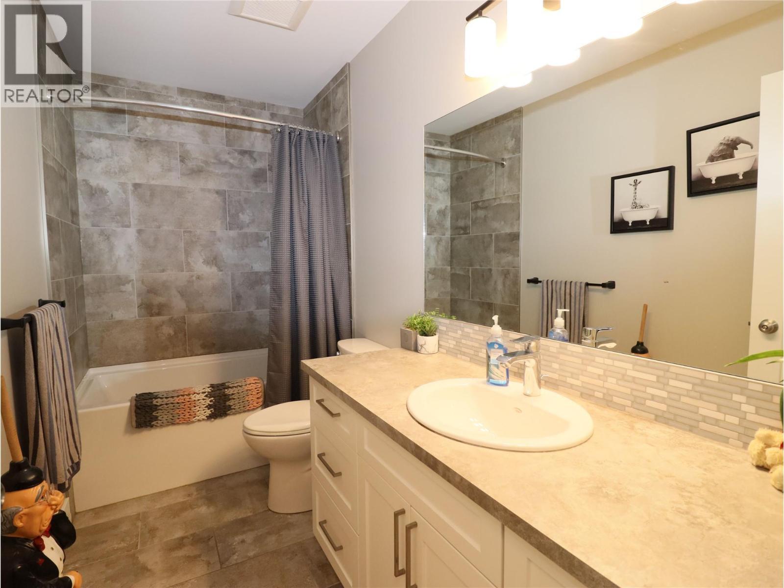 3600 Hall Frontage Road, Grand Forks, BC - Indoor Photo Showing Bathroom