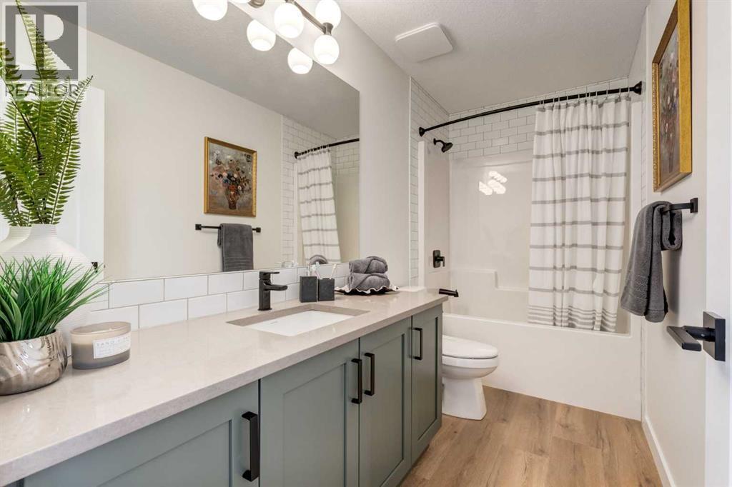 128 Quartz Crescent, Cochrane, AB - Indoor Photo Showing Bathroom