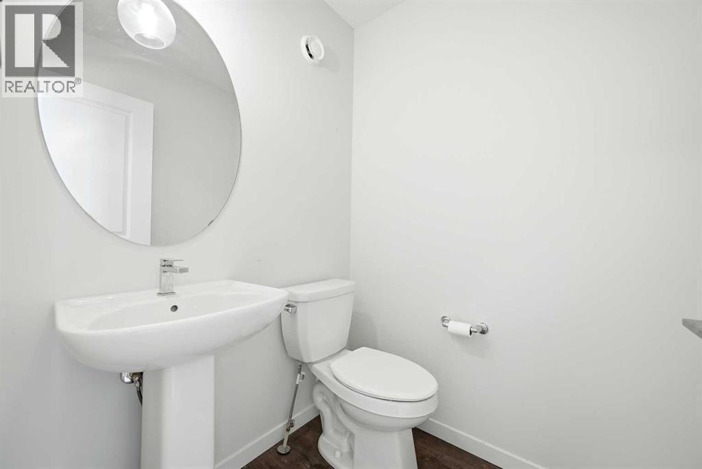 185 Edith Green Nw, Calgary, AB - Indoor Photo Showing Bathroom