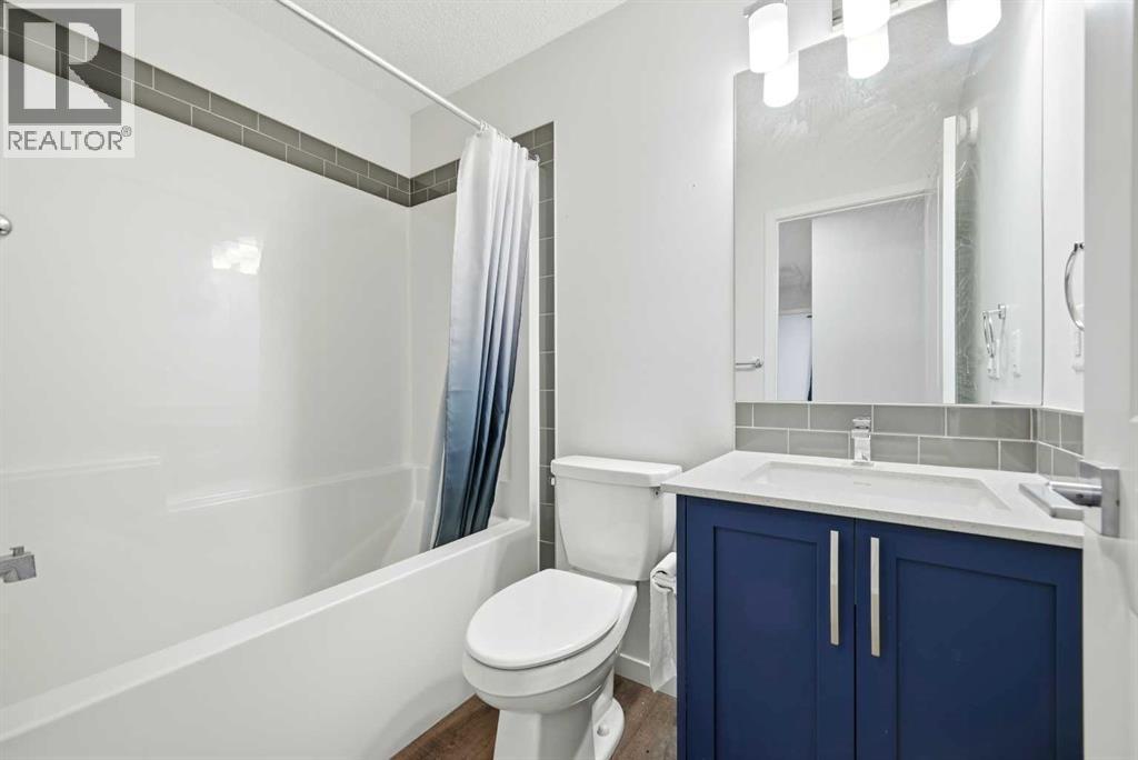 185 Edith Green Nw, Calgary, AB - Indoor Photo Showing Bathroom