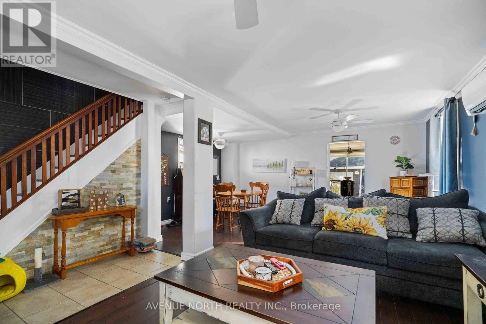 117 Bedford Street, Cornwall, ON - Indoor Photo Showing Living Room