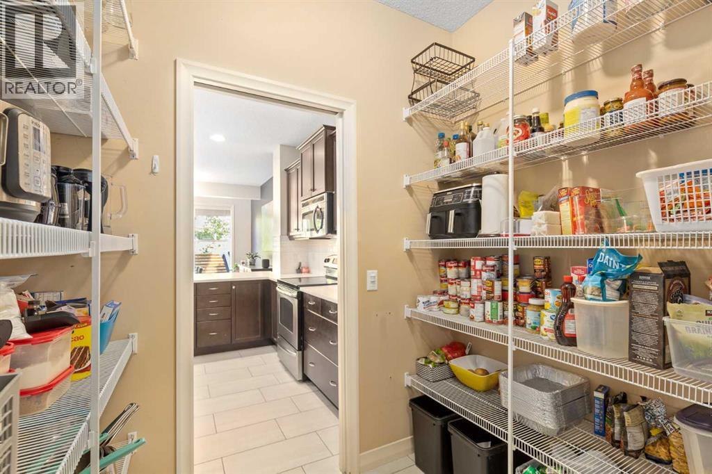 112 Sunset View, Cochrane, AB - Indoor Photo Showing Other Room