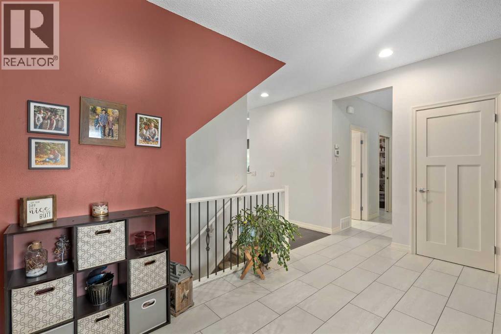 112 Sunset View, Cochrane, AB - Indoor Photo Showing Other Room