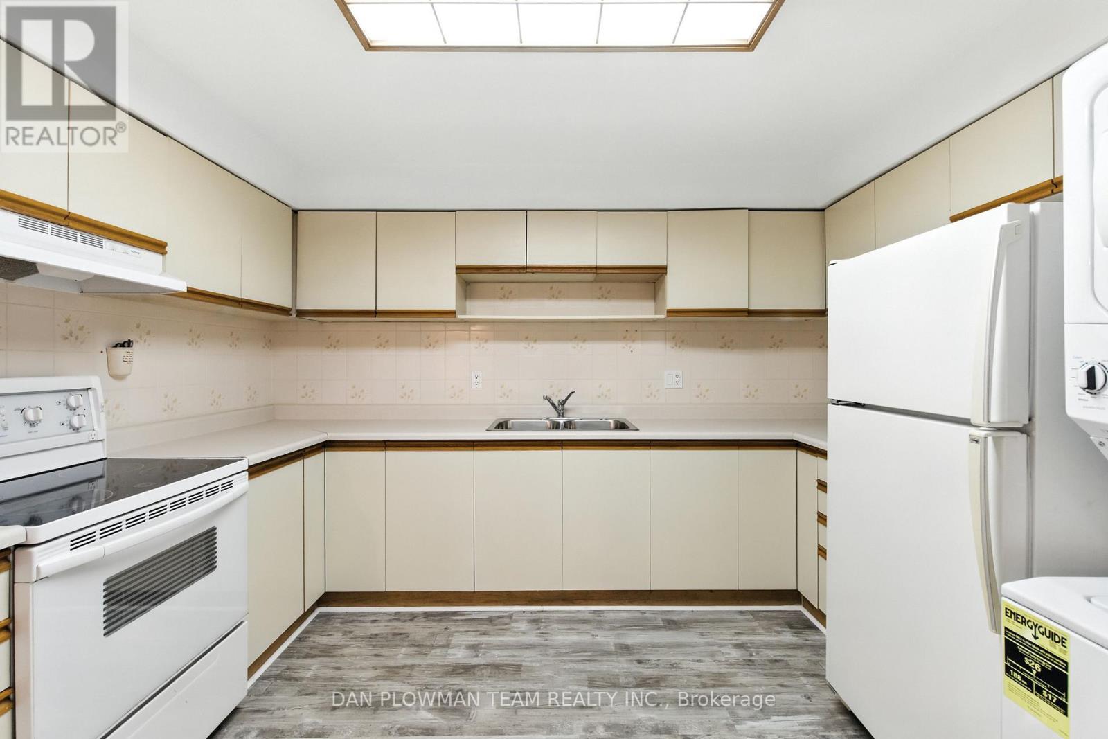 83 Sherwood Road E, Ajax, ON - Indoor Photo Showing Kitchen With Double Sink