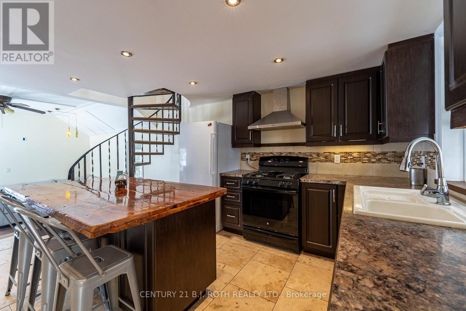 2708 Concession 9 Road W, Ramara, ON - Indoor Photo Showing Kitchen