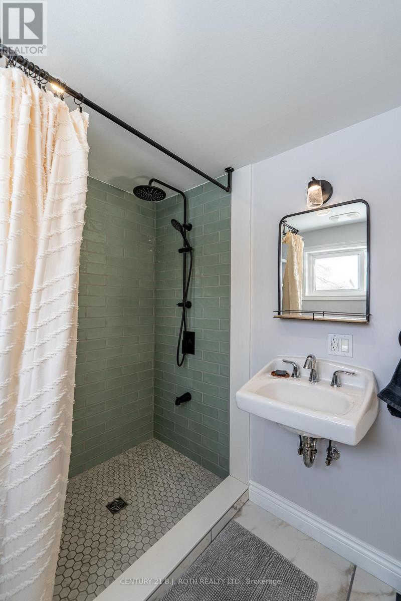 2708 Concession 9 Road W, Ramara, ON - Indoor Photo Showing Bathroom