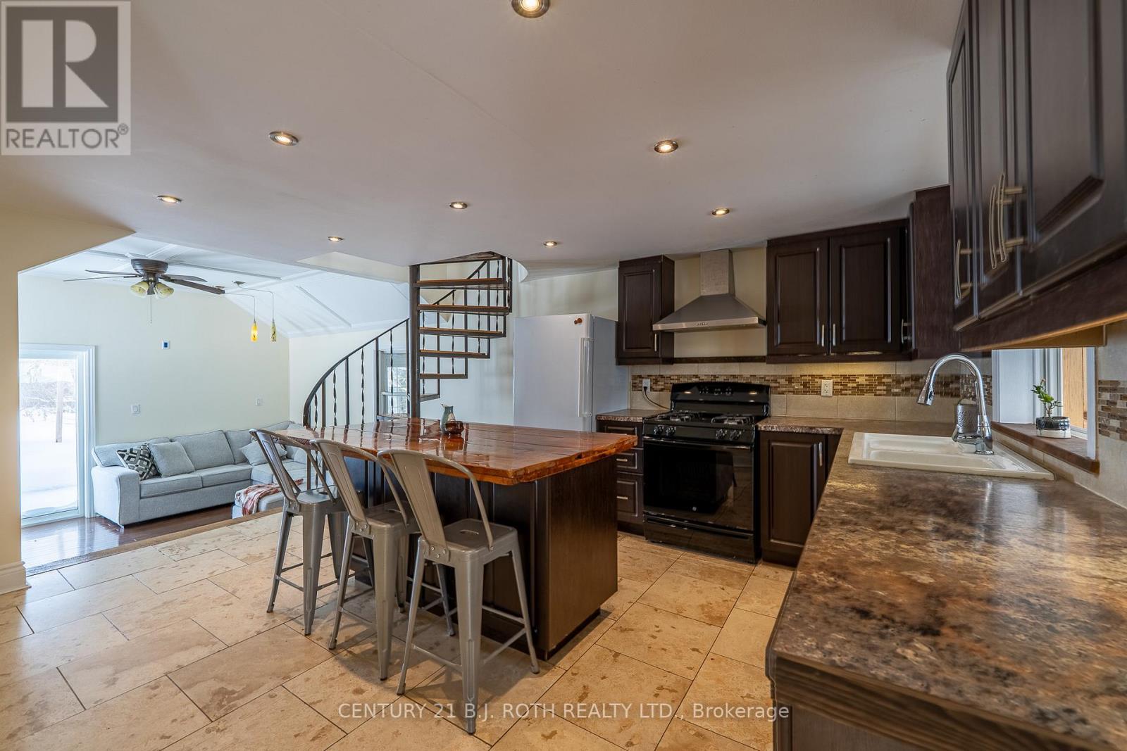 2708 Concession 9 Road, Ramara, ON - Indoor Photo Showing Kitchen