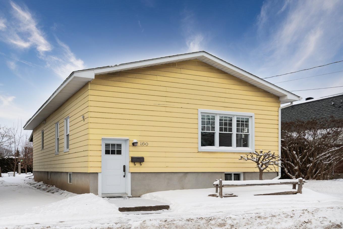 Frontage - 160 Rue Larocque, Saint-Jean-Sur-Richelieu, QC - Outdoor