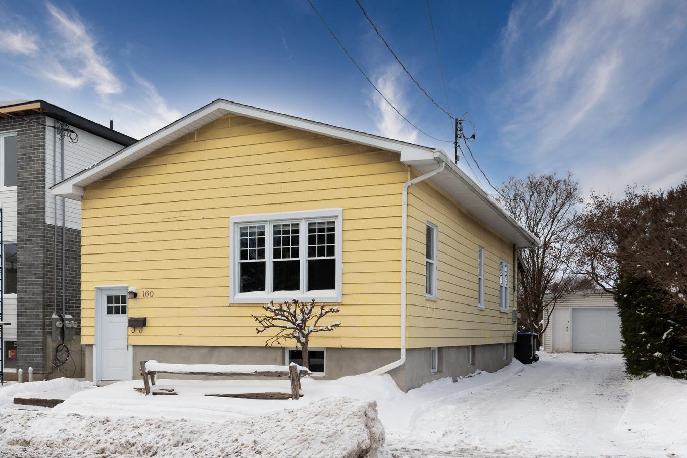 Frontage - 160 Rue Larocque, Saint-Jean-Sur-Richelieu, QC - Outdoor