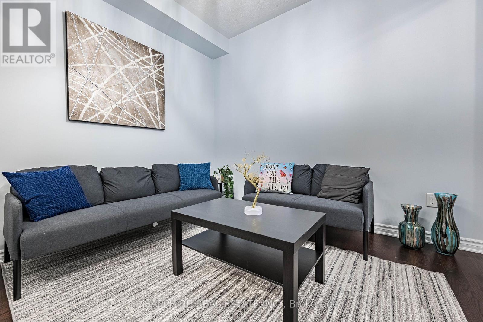 325 Trudeau Drive E, Milton, ON - Indoor Photo Showing Living Room