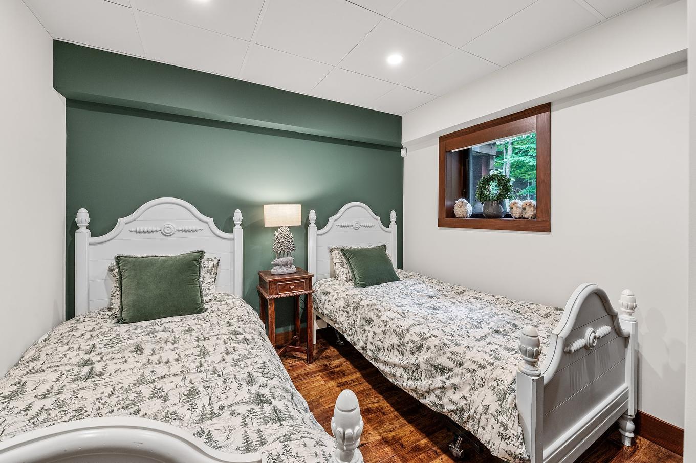 Bedroom - 1740 Place Des Pentes, Sainte-Adèle, QC - Indoor Photo Showing Bedroom