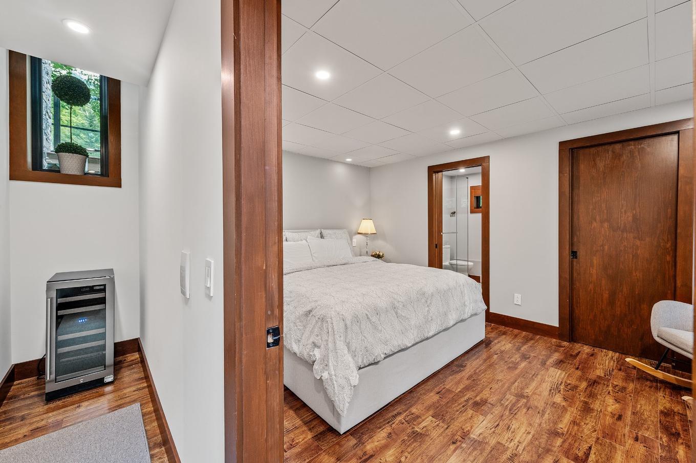 Passageway - 1740 Place Des Pentes, Sainte-Adèle, QC - Indoor Photo Showing Bedroom