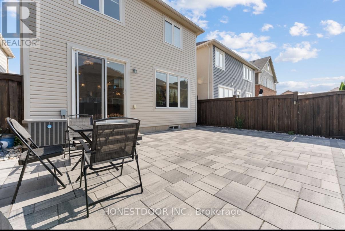 986 Farmstead Drive, Milton, ON