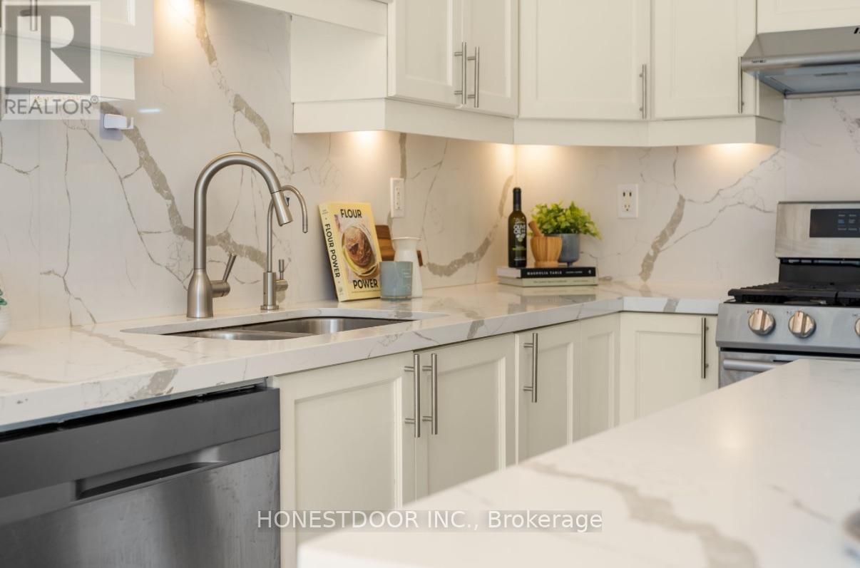 986 Farmstead Drive, Milton, ON