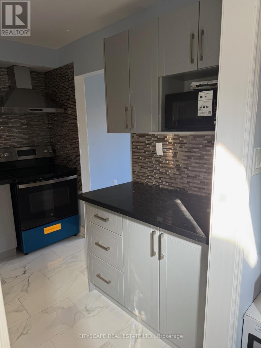 82 Chatfield Drive, Ajax, ON - Indoor Photo Showing Kitchen