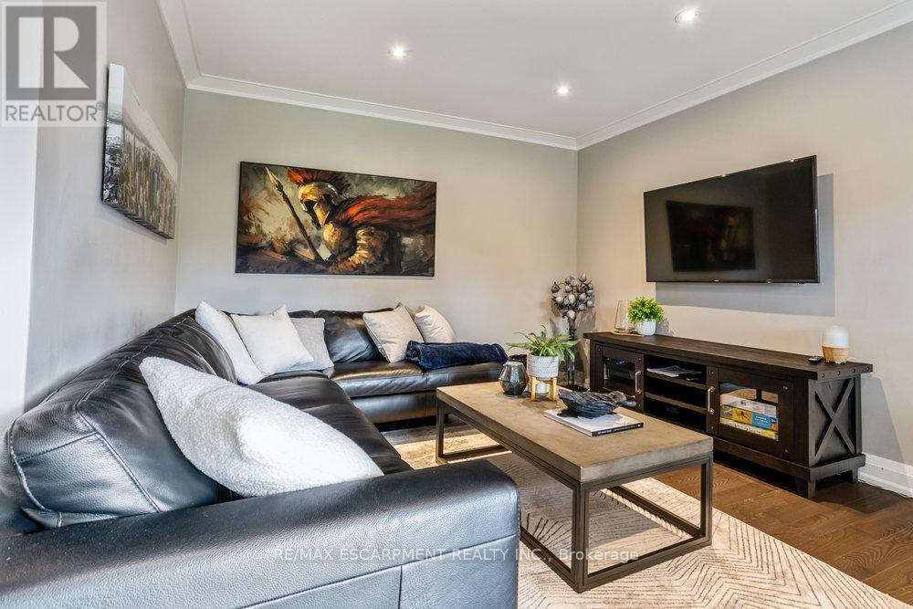 1491 Venta Avenue, Mississauga, ON - Indoor Photo Showing Living Room