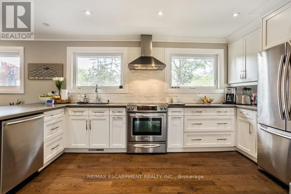 1491 Venta Avenue, Mississauga, ON - Indoor Photo Showing Kitchen With Upgraded Kitchen