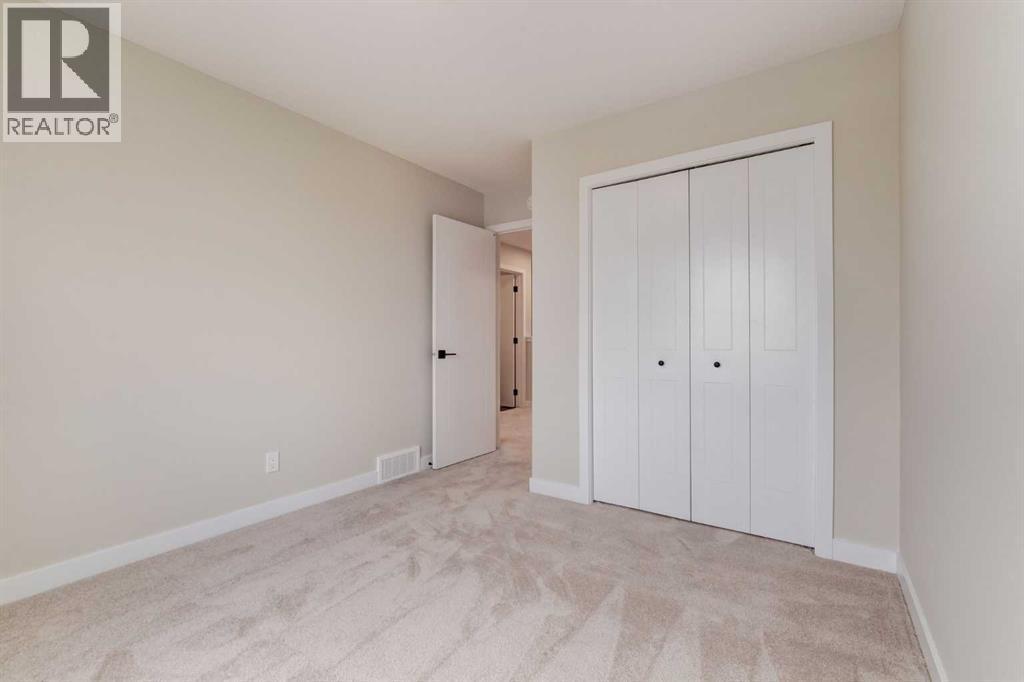 466 River Avenue, Cochrane, AB - Indoor Photo Showing Other Room