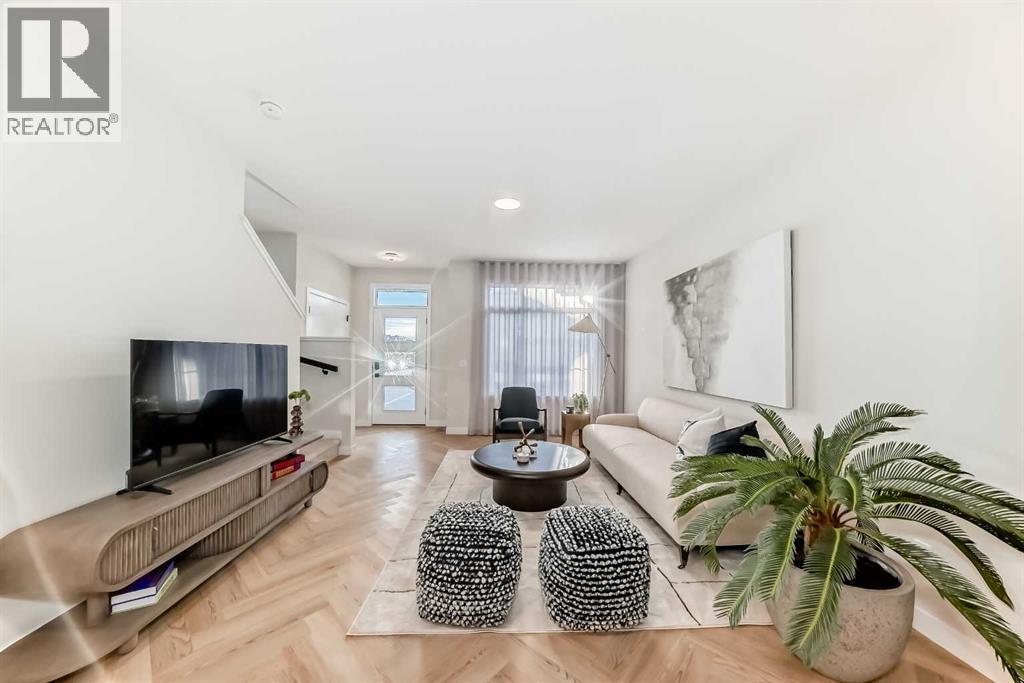 94 Agate Road, Cochrane, AB - Indoor Photo Showing Living Room
