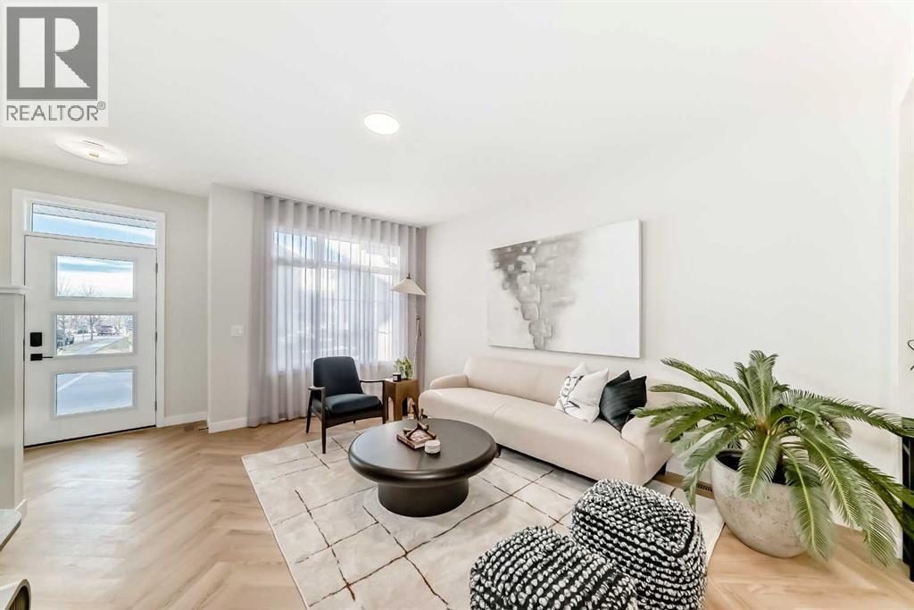 94 Agate Road, Cochrane, AB - Indoor Photo Showing Living Room