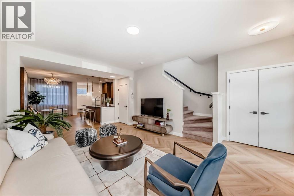 94 Agate Road, Cochrane, AB - Indoor Photo Showing Living Room
