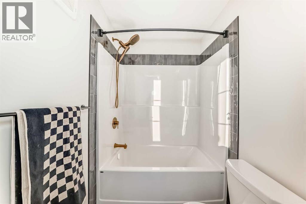 94 Agate Road, Cochrane, AB - Indoor Photo Showing Bathroom