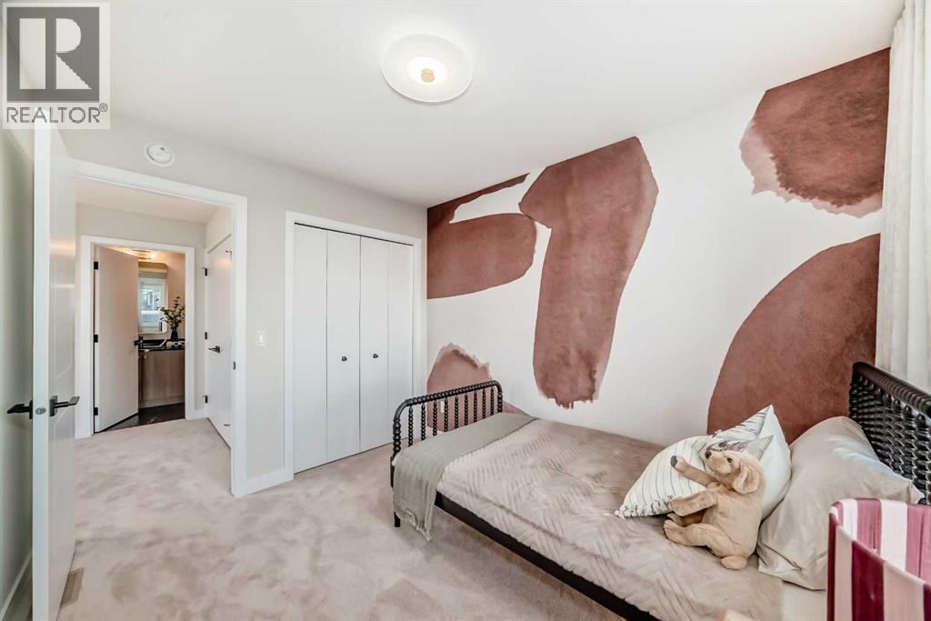 94 Agate Road, Cochrane, AB - Indoor Photo Showing Bedroom