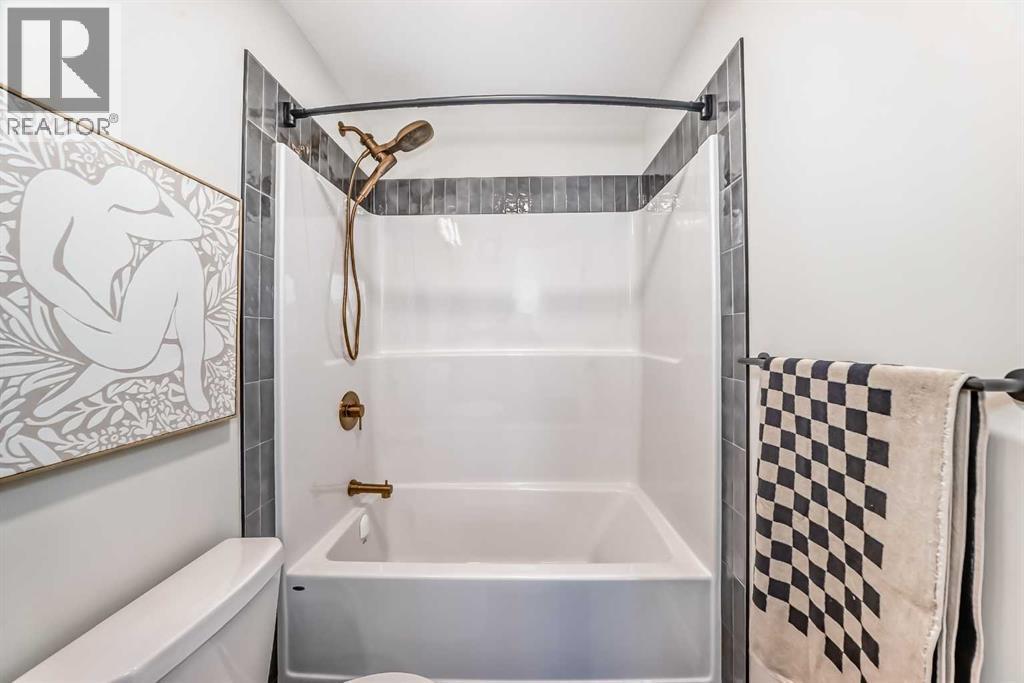 94 Agate Road, Cochrane, AB - Indoor Photo Showing Bathroom