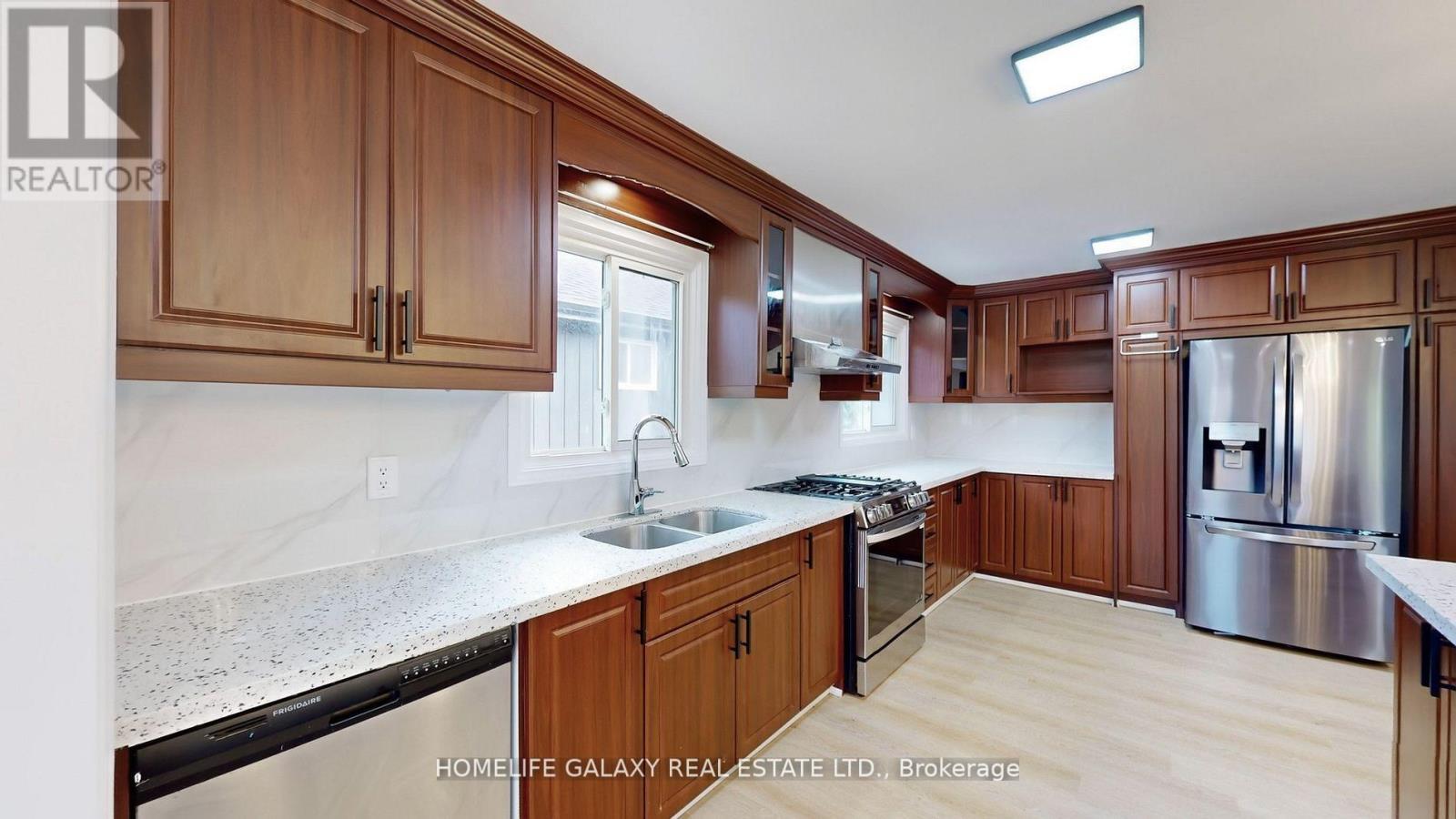 1882 Shadybrook Drive, Pickering, ON - Indoor Photo Showing Kitchen With Double Sink