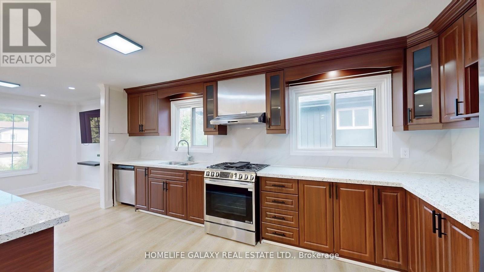 1882 Shadybrook Drive, Pickering, ON - Indoor Photo Showing Kitchen With Double Sink With Upgraded Kitchen