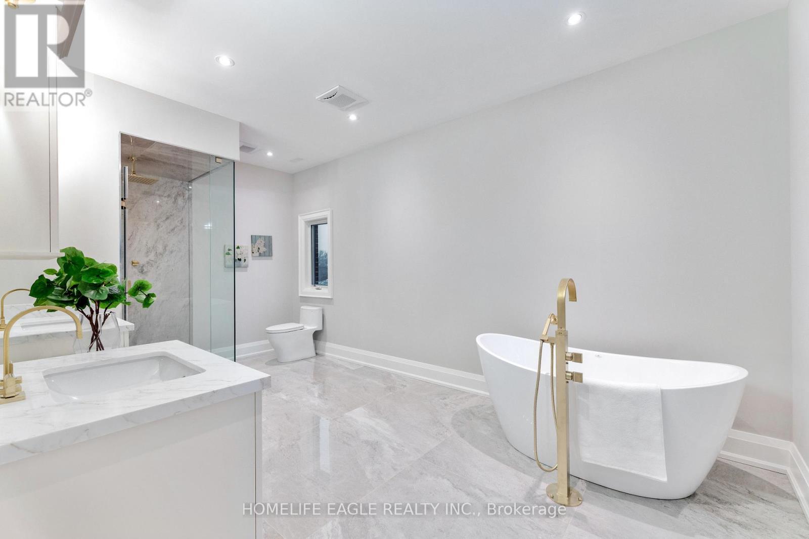 57 Glass Drive, Aurora, ON - Indoor Photo Showing Bathroom